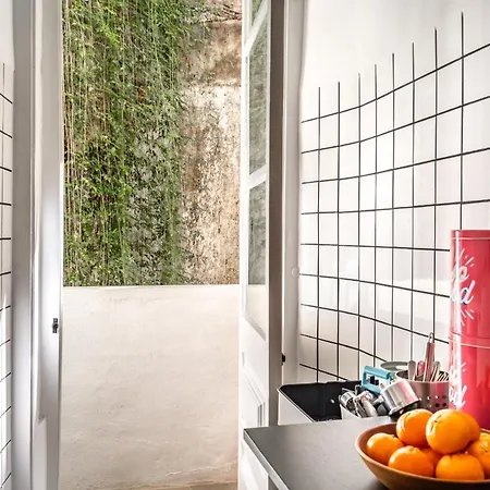 T1 Apt In Alcantara 15 Mins From Docas Apartment