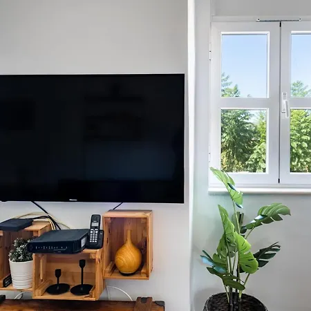 T1 Apt In Alcantara 15 Mins From Docas * Lisbon