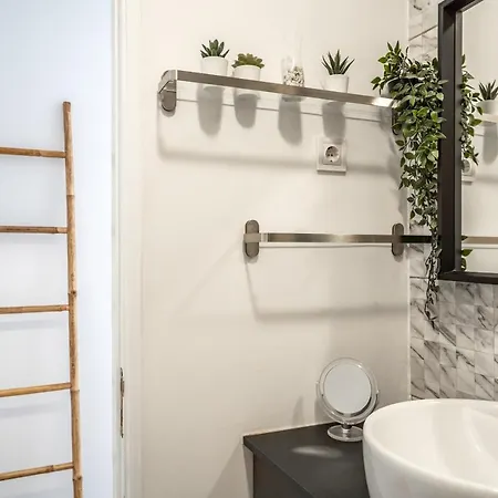 T1 Apt In Alcantara 15 Mins From Docas *