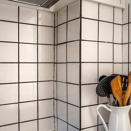 T1 Apt In Alcantara 15 Mins From Docas Apartament